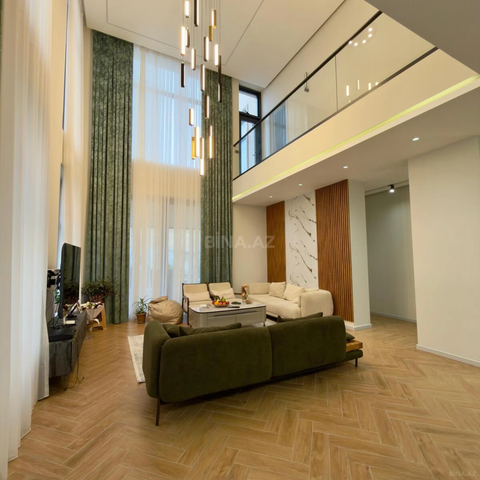 Satılır 8 otaqlı həyət evi 400 m²
