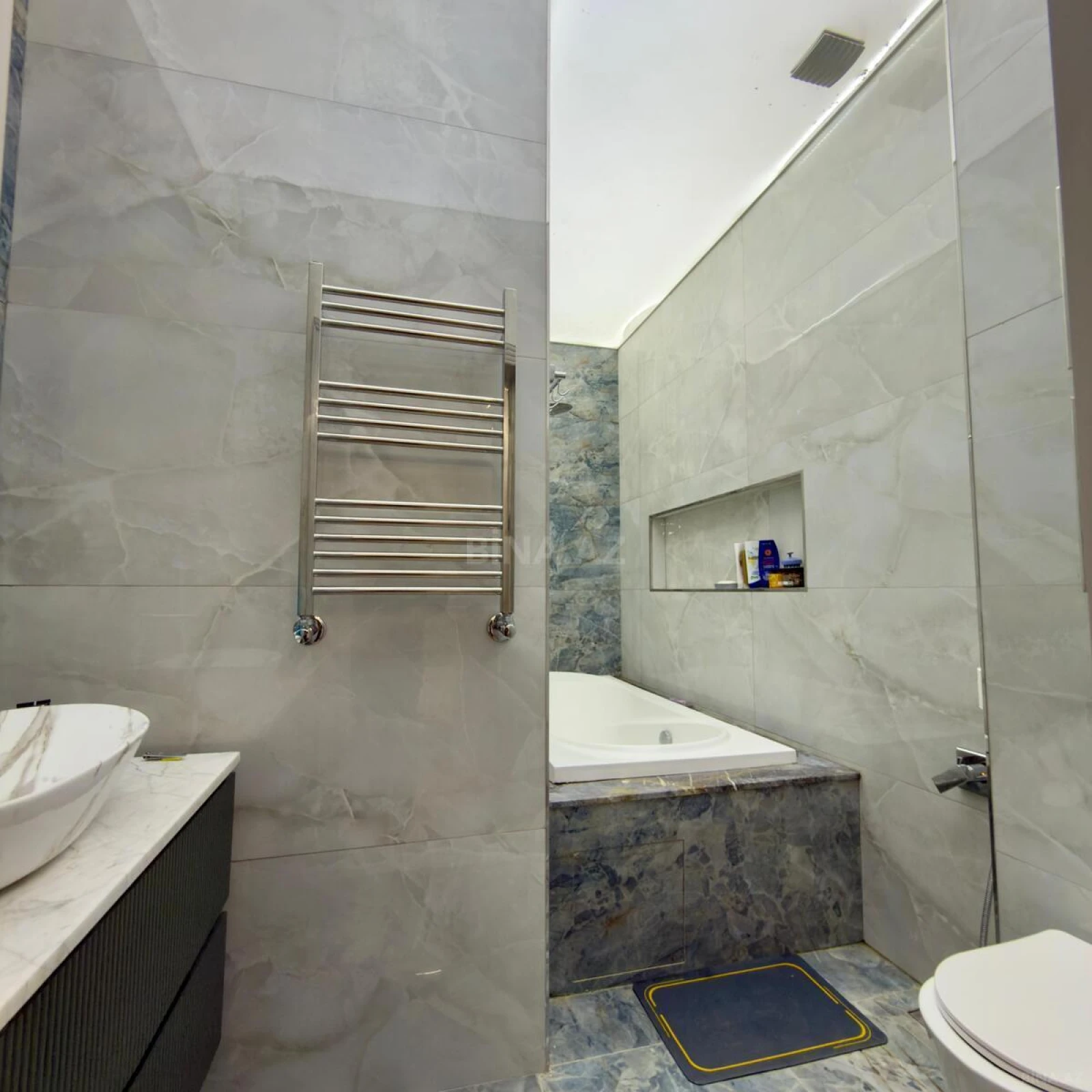 Satılır 8 otaqlı həyət evi 400 m²