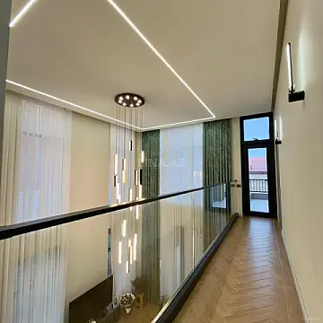 Satılır 8 otaqlı həyət evi 400 m²