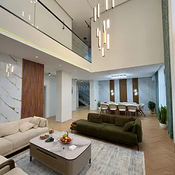 Satılır 8 otaqlı həyət evi 400 m²