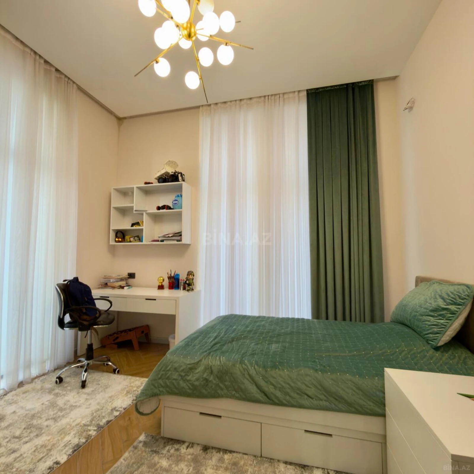 Satılır 8 otaqlı həyət evi 400 m²
