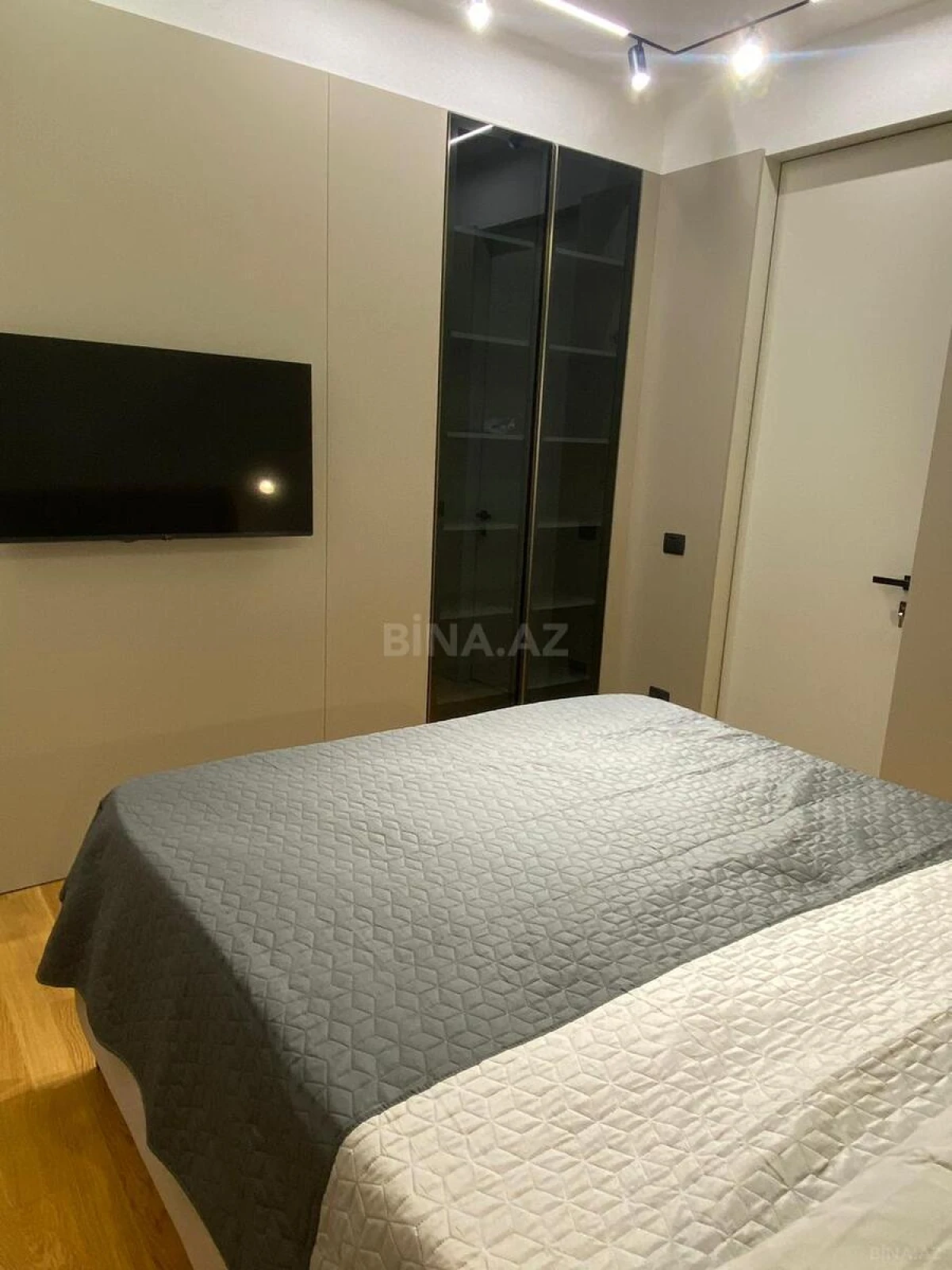 Kirayə verilir 2 otaqlı mənzil 71 m²