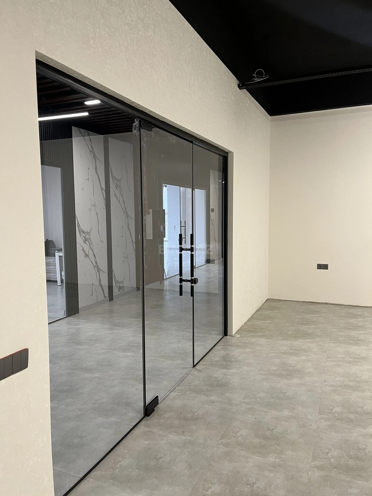 Kirayə verilir 1 otaqlı ofis 30 m²