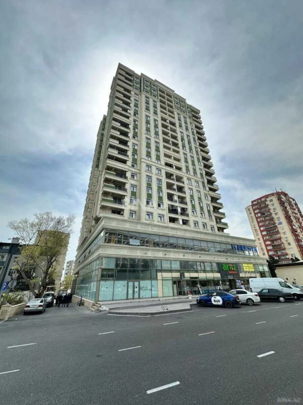 Satılır 3 otaqlı mənzil 104.2 m²