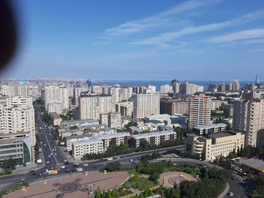 Satılır 4 otaqlı mənzil 187 m²