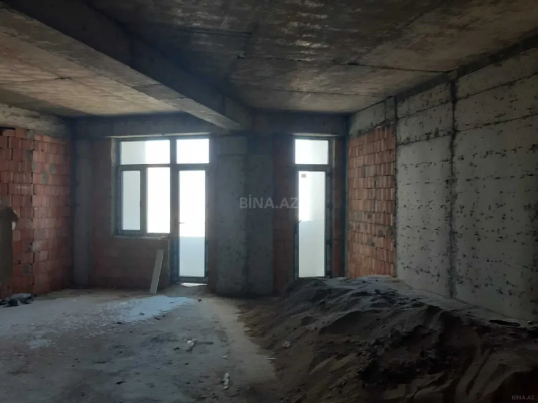 Satılır 4 otaqlı mənzil 187 m²