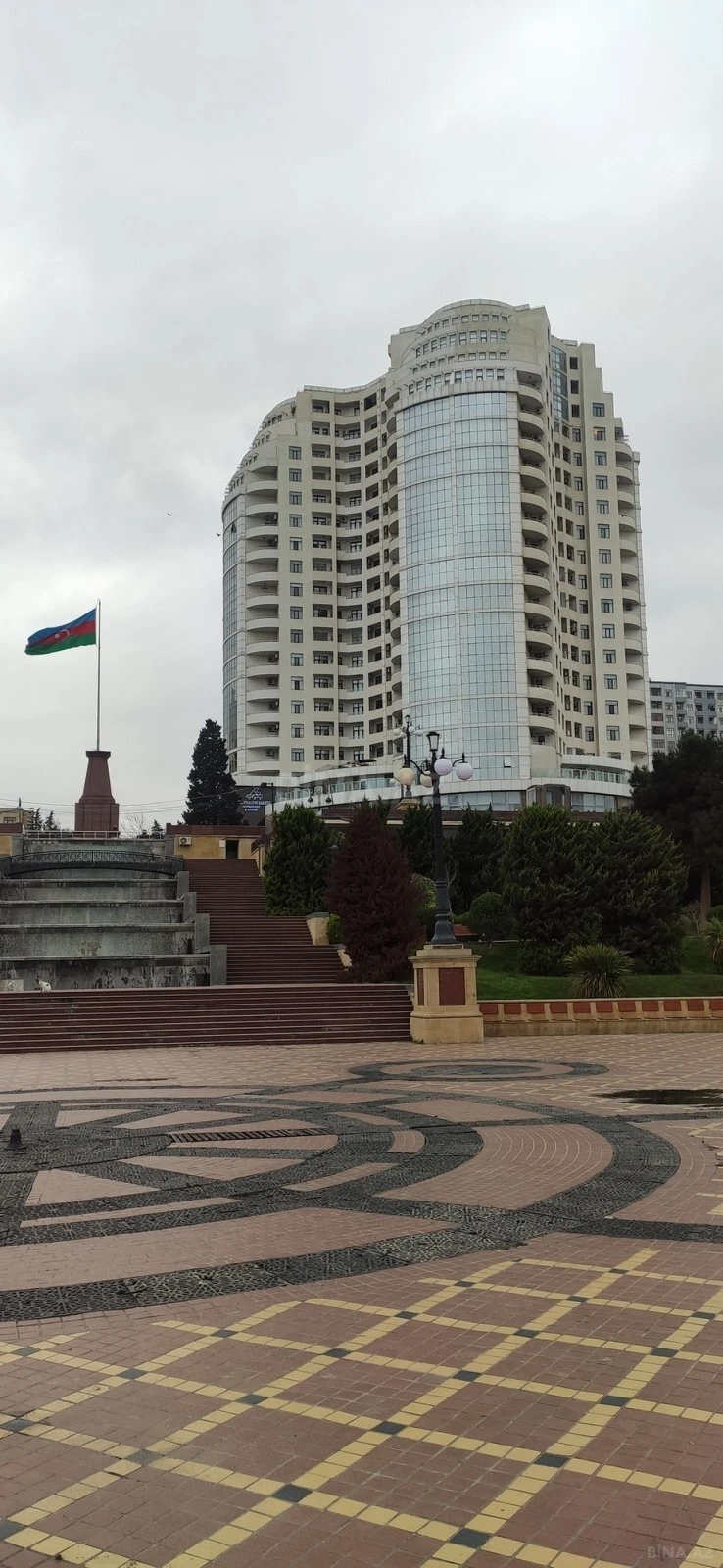 Satılır 4 otaqlı mənzil 187 m²