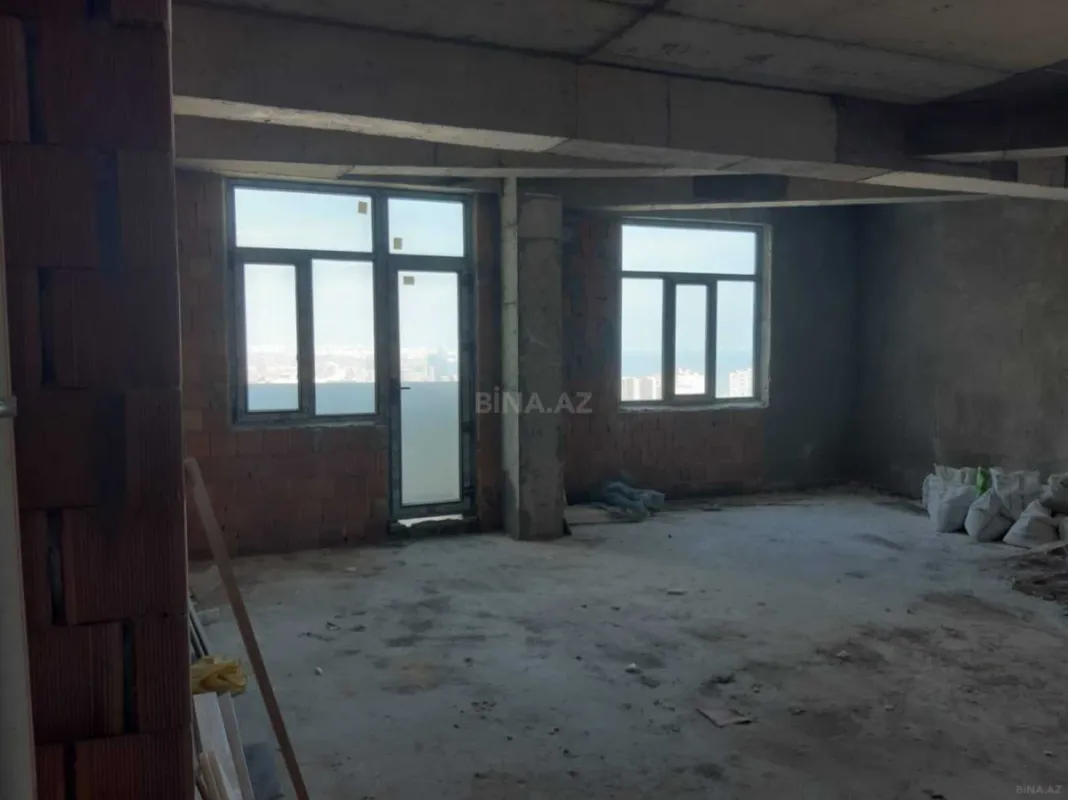 Satılır 4 otaqlı mənzil 187 m²