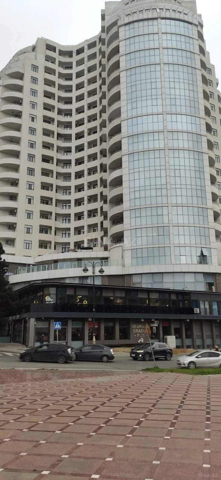 Satılır 4 otaqlı mənzil 187 m²