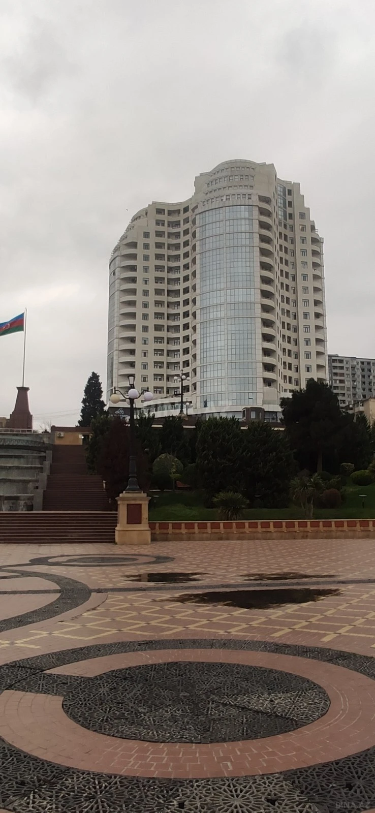 Satılır 4 otaqlı mənzil 187 m²