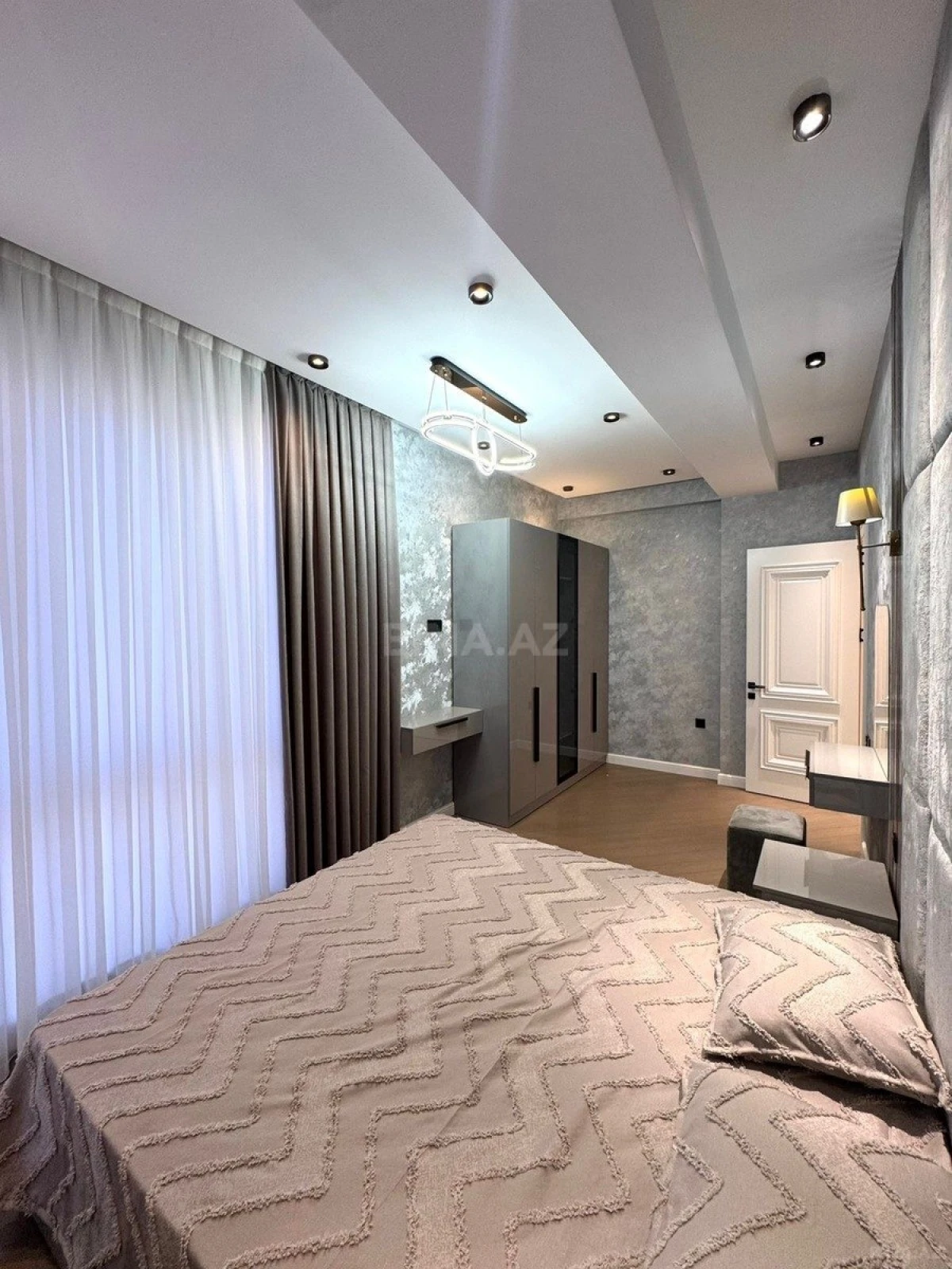 Satılır 3 otaqlı mənzil 114 m²