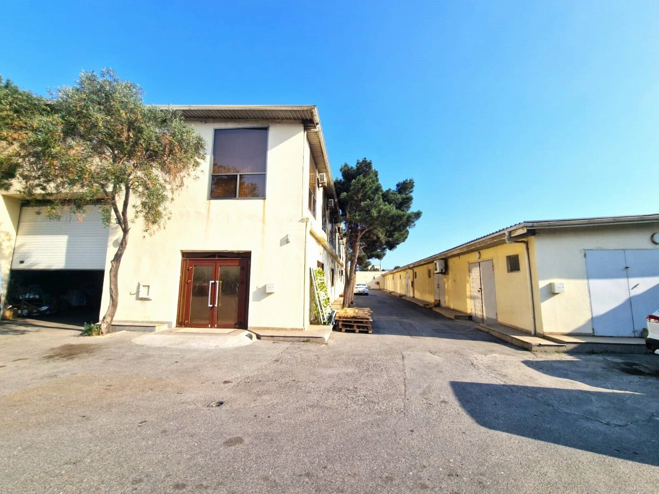 Kirayə verilir obyekt 220 m²