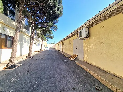 Kirayə verilir obyekt 220 m²