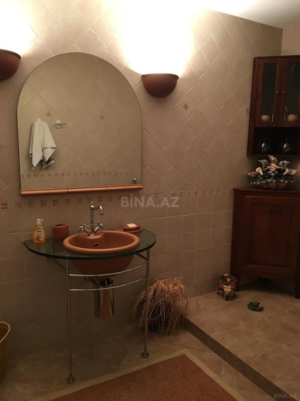 Satılır 4 otaqlı həyət evi 300 m²