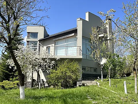 Satılır 4 otaqlı həyət evi 300 m² — Şamaxı 4 otaq 300.00 m²