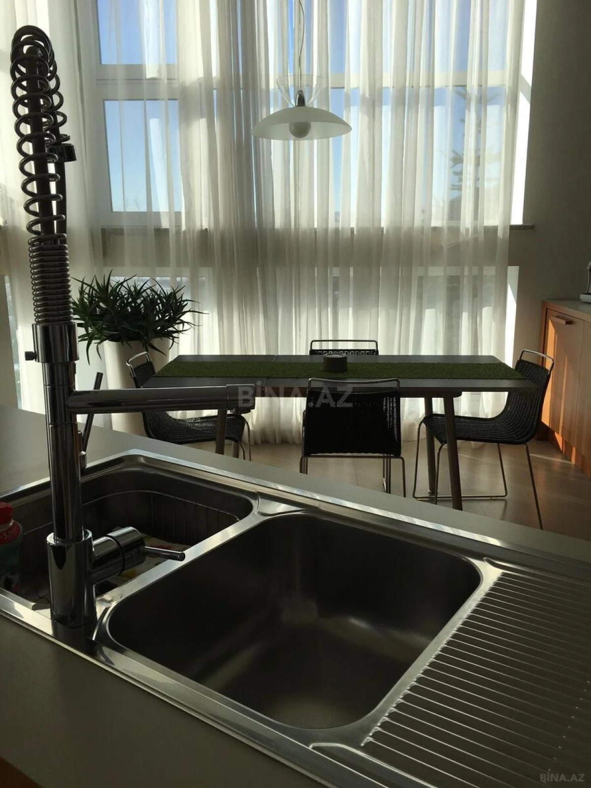 Satılır 4 otaqlı həyət evi 300 m²