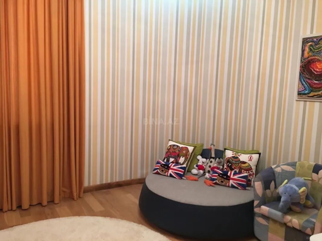 Satılır 4 otaqlı həyət evi 300 m²