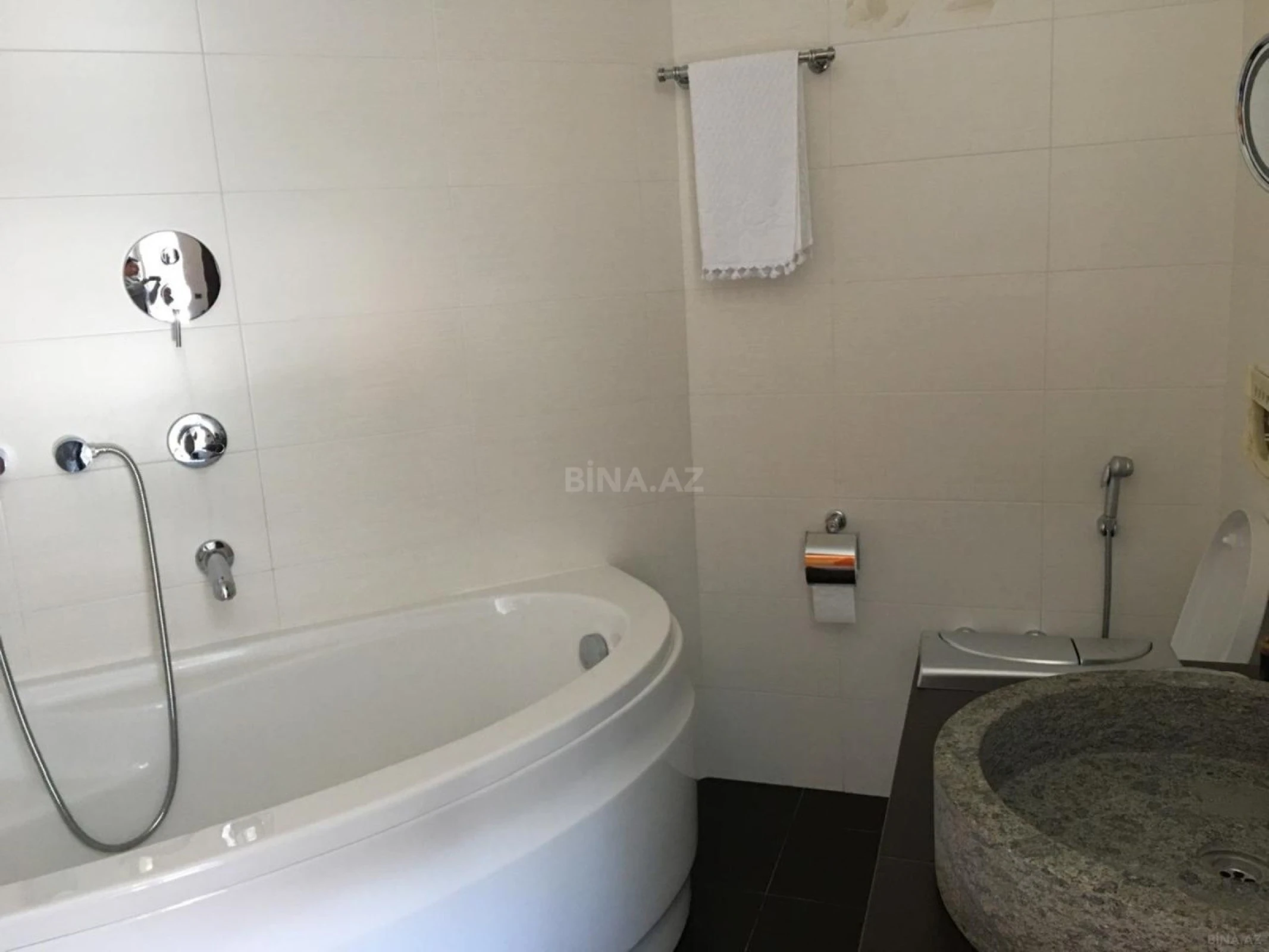 Satılır 4 otaqlı həyət evi 300 m²