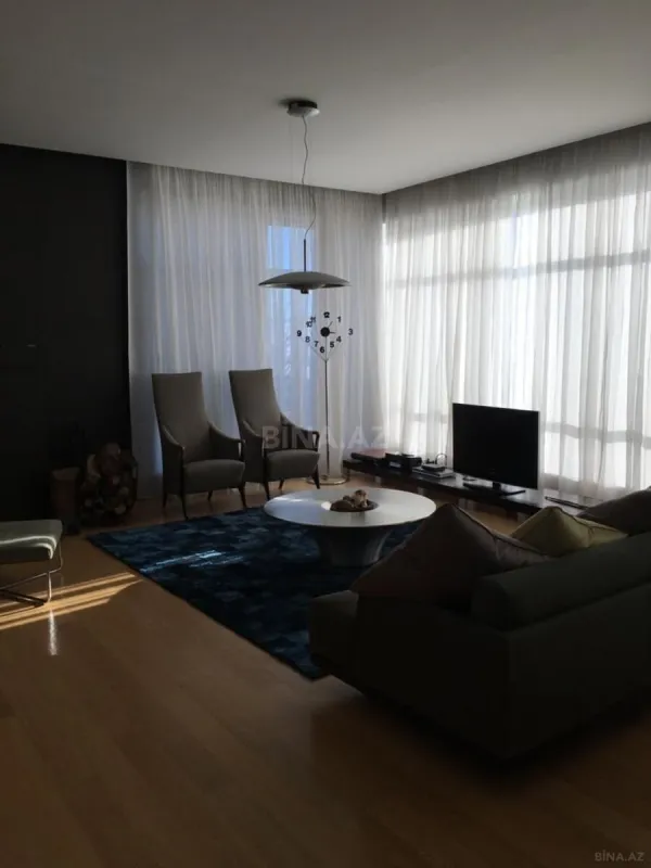 Satılır 4 otaqlı həyət evi 300 m²