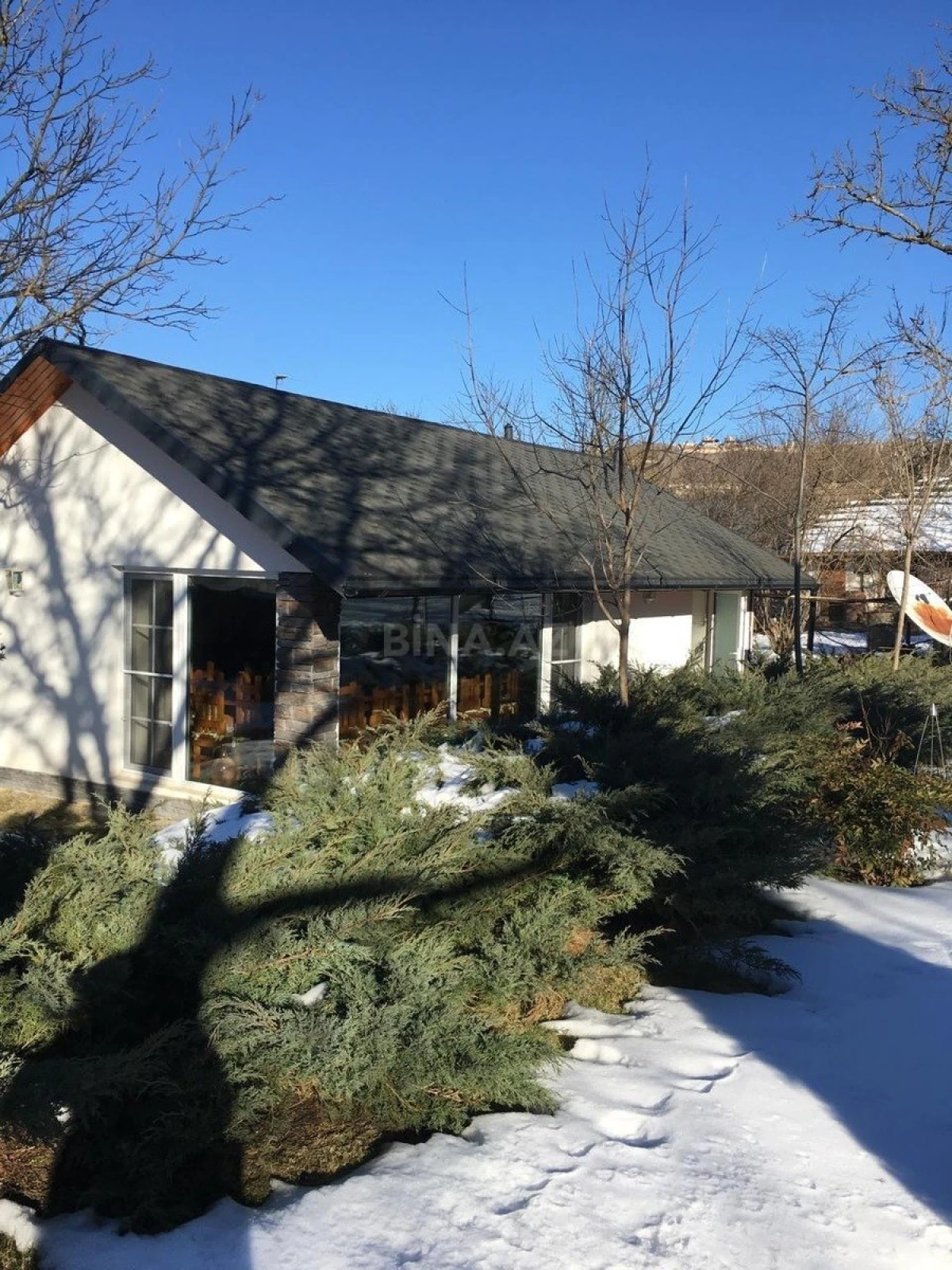 Satılır 4 otaqlı həyət evi 300 m²