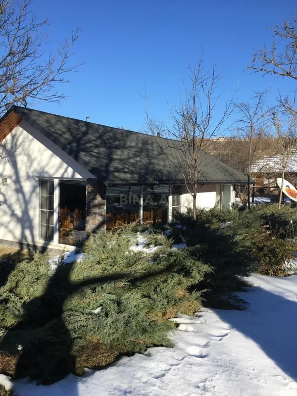 Satılır 4 otaqlı həyət evi 300 m²