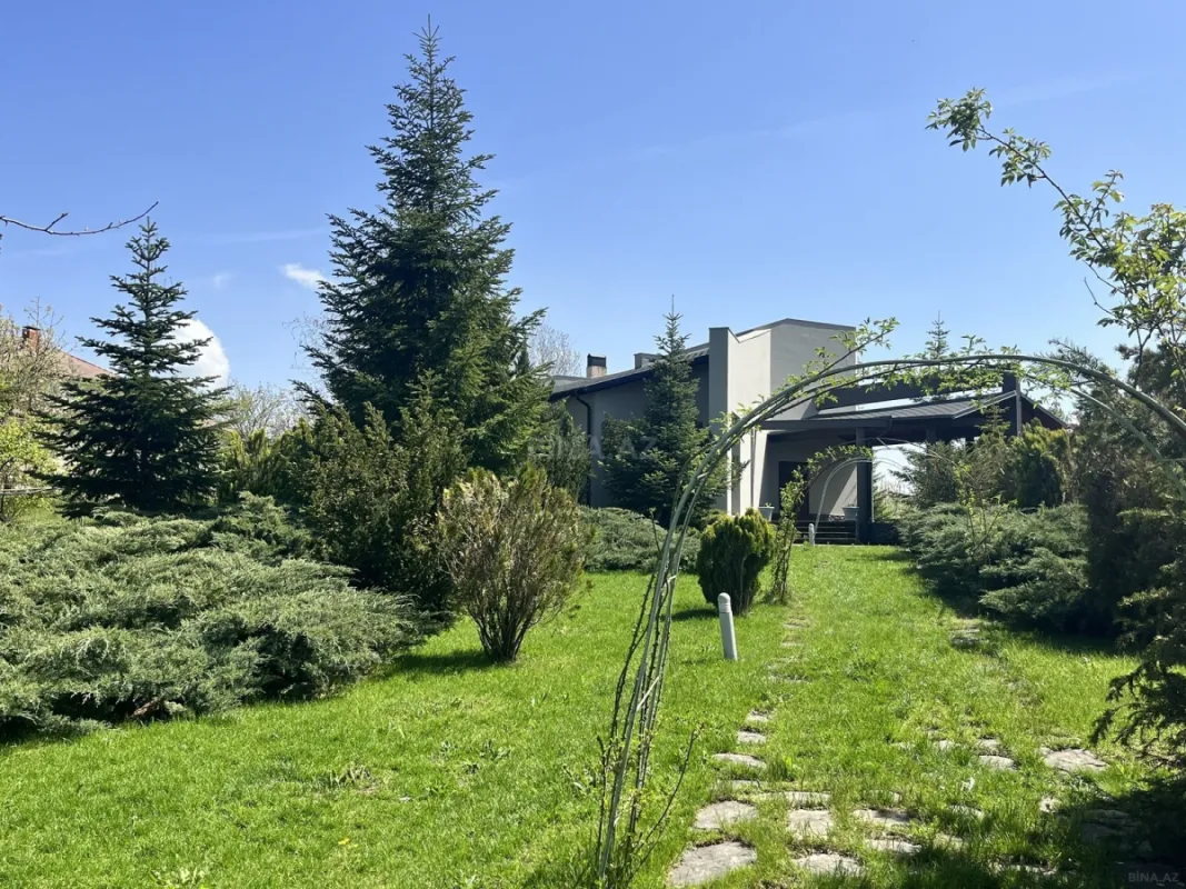 Satılır 4 otaqlı həyət evi 300 m²