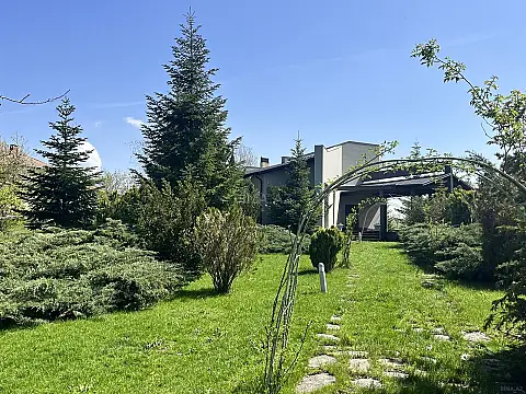 Satılır 4 otaqlı həyət evi 300 m²