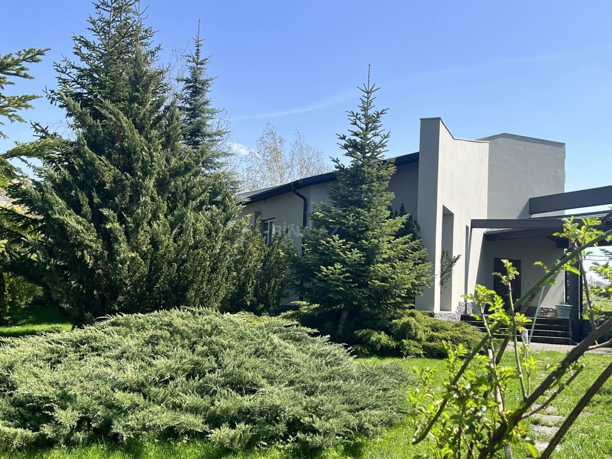 Satılır 4 otaqlı həyət evi 300 m²