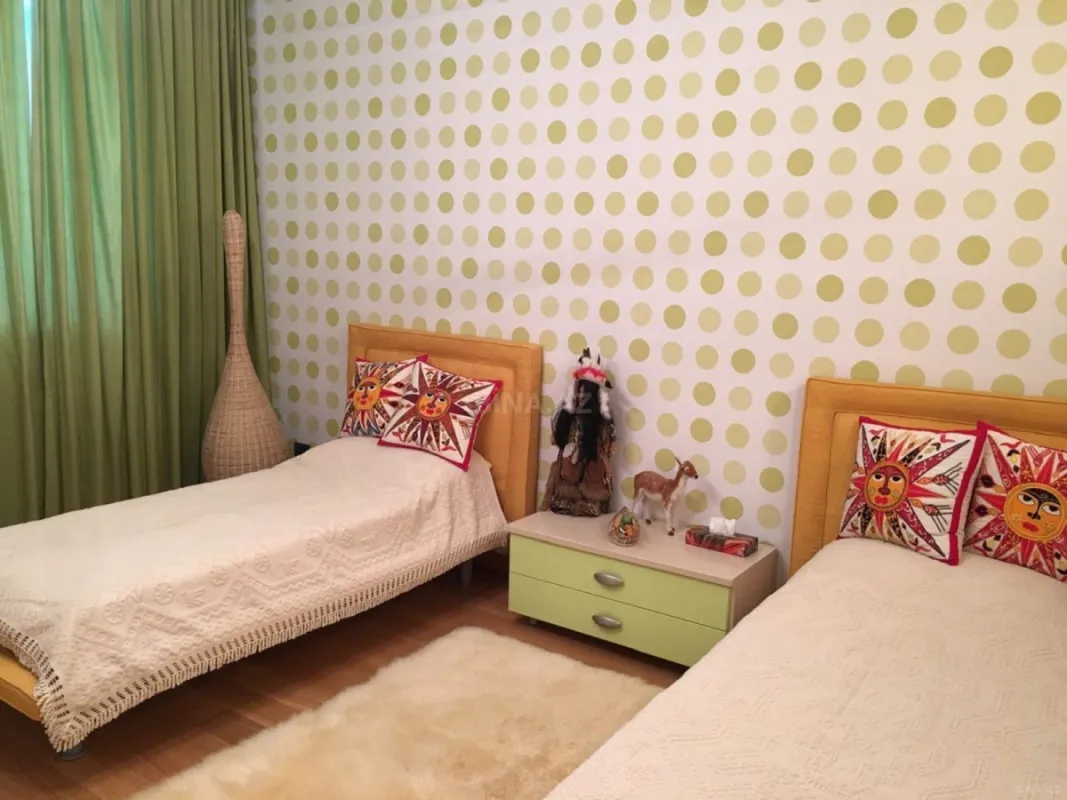 Satılır 4 otaqlı həyət evi 300 m²