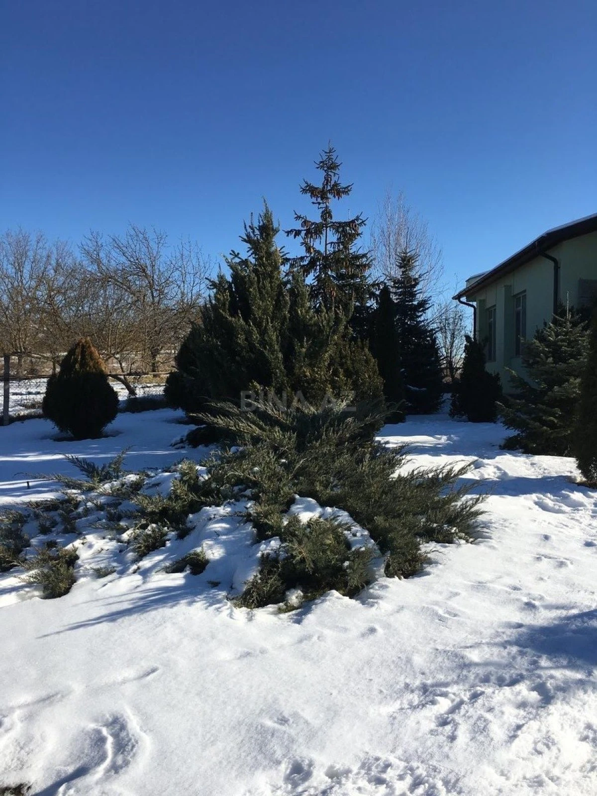 Satılır 4 otaqlı həyət evi 300 m²