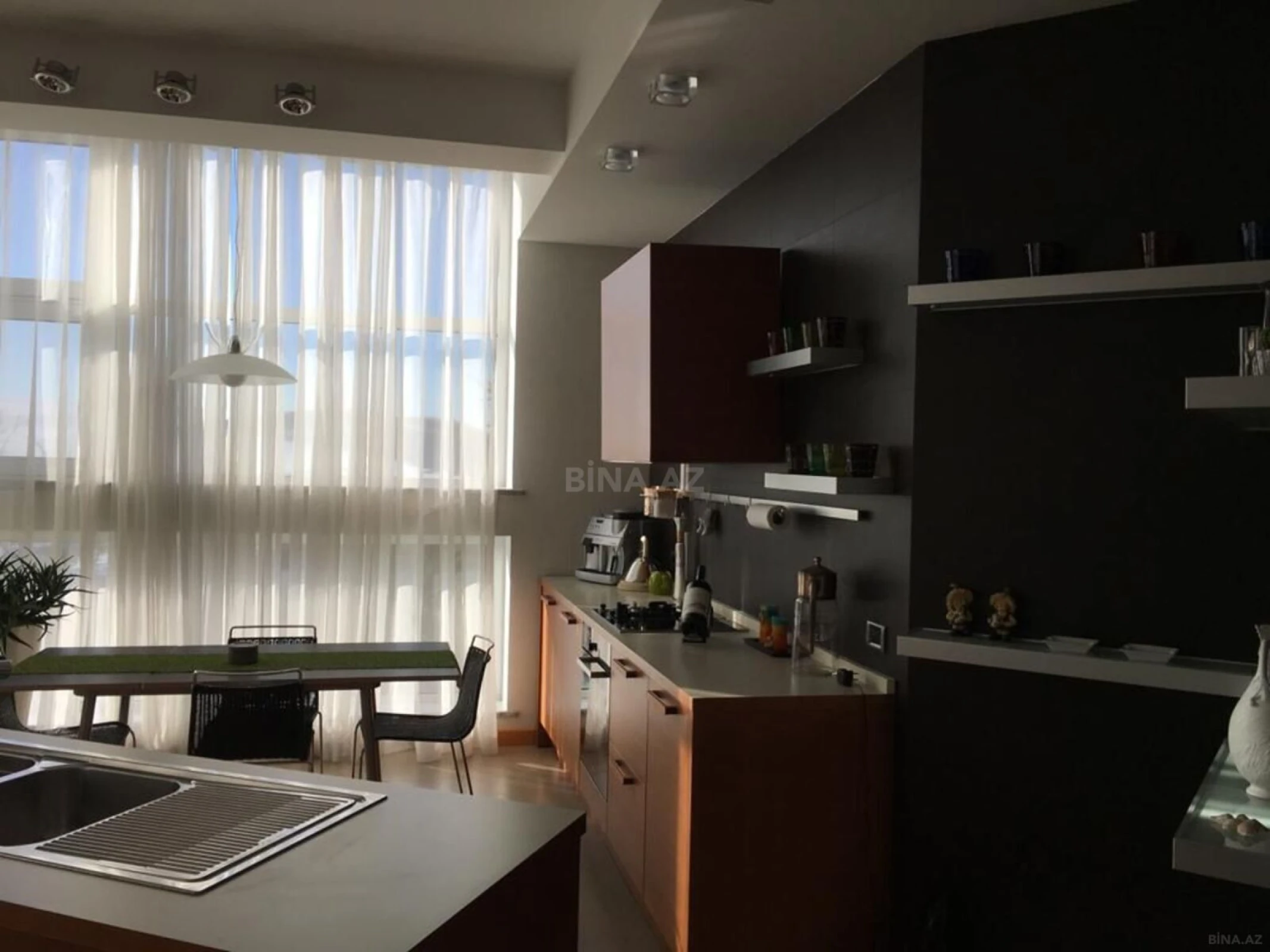 Satılır 4 otaqlı həyət evi 300 m²