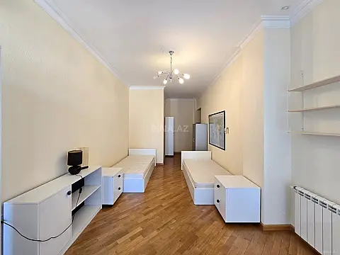Kirayə verilir 4 otaqlı mənzil 250 m²