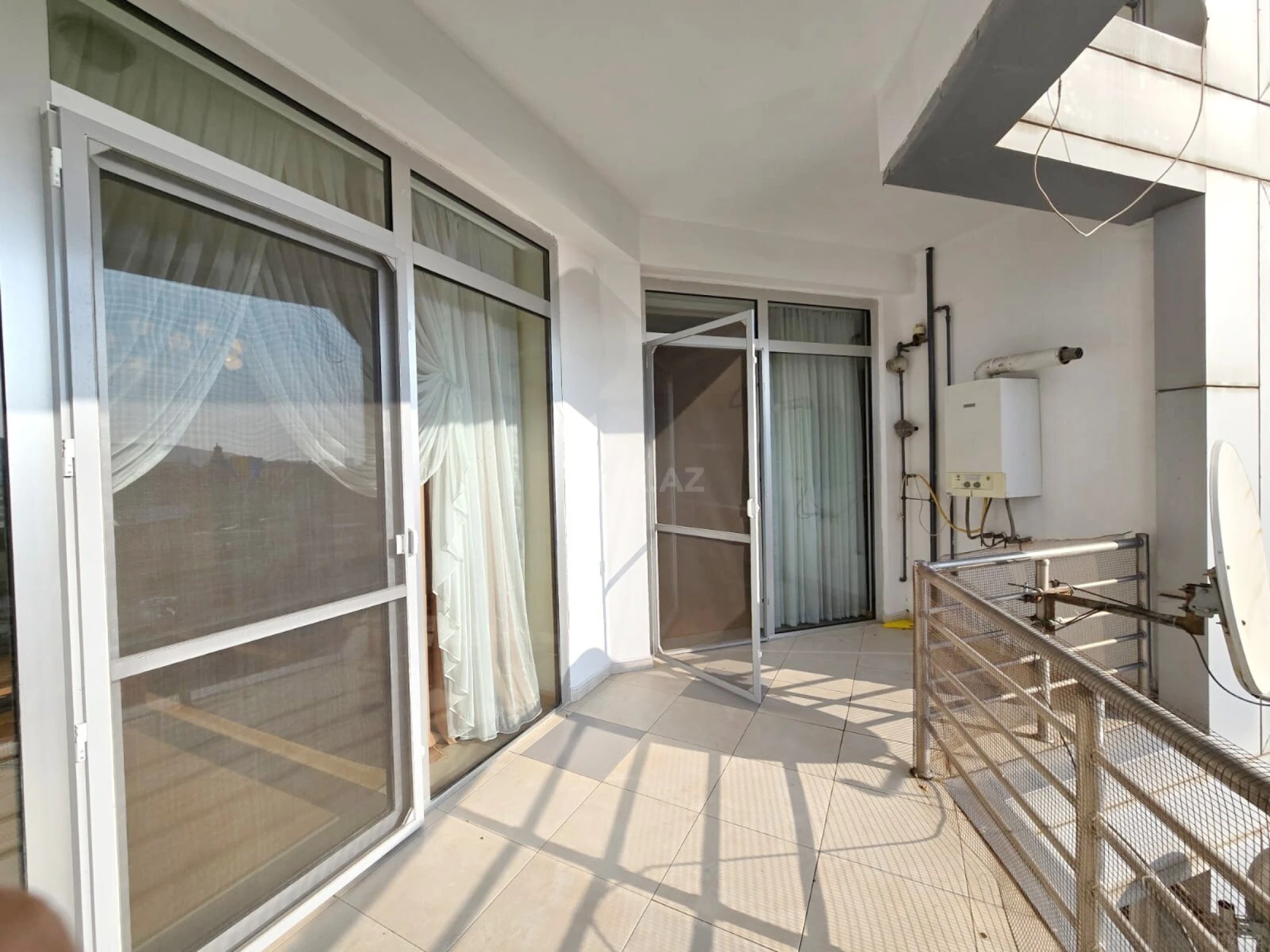 Kirayə verilir 4 otaqlı mənzil 250 m²