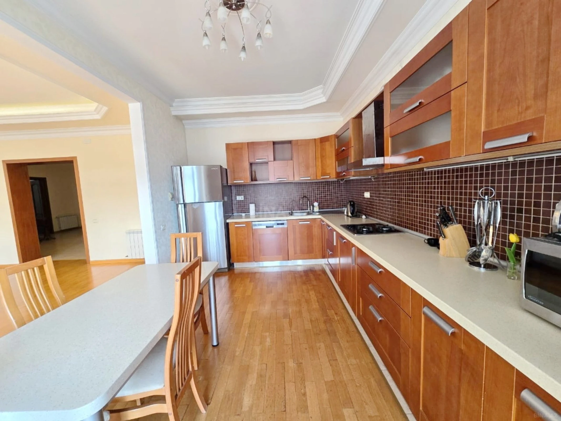 Kirayə verilir 4 otaqlı mənzil 250 m²