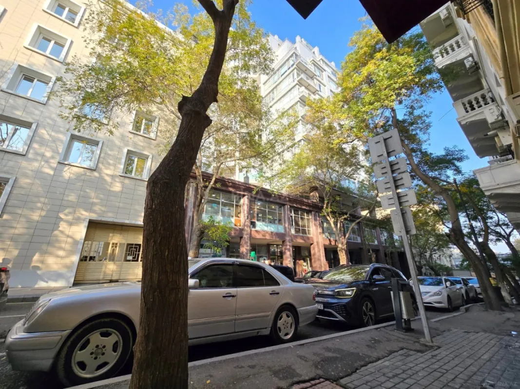 Kirayə verilir 4 otaqlı mənzil 250 m²