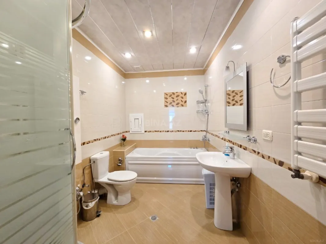 Kirayə verilir 4 otaqlı mənzil 250 m²