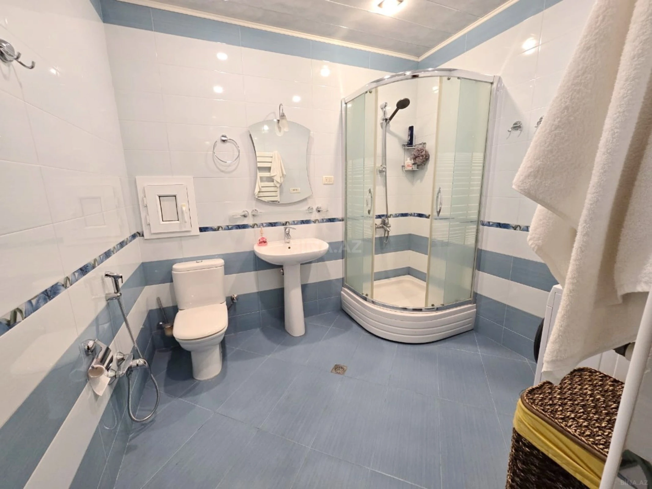 Kirayə verilir 4 otaqlı mənzil 250 m²