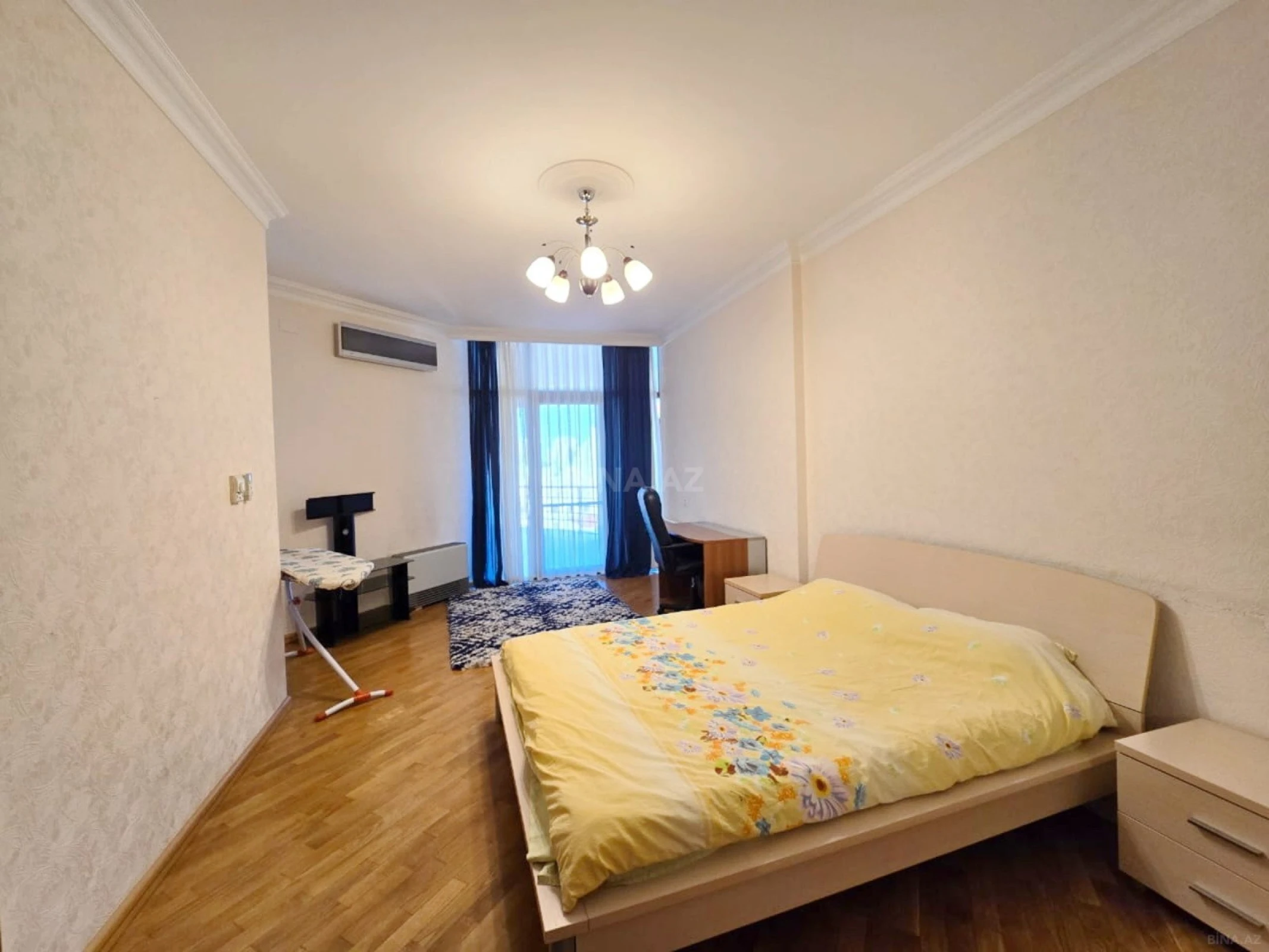 Kirayə verilir 4 otaqlı mənzil 250 m²