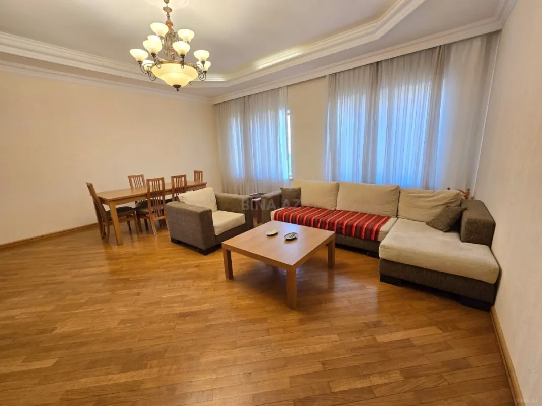 Kirayə verilir 3 otaqlı mənzil 150 m²