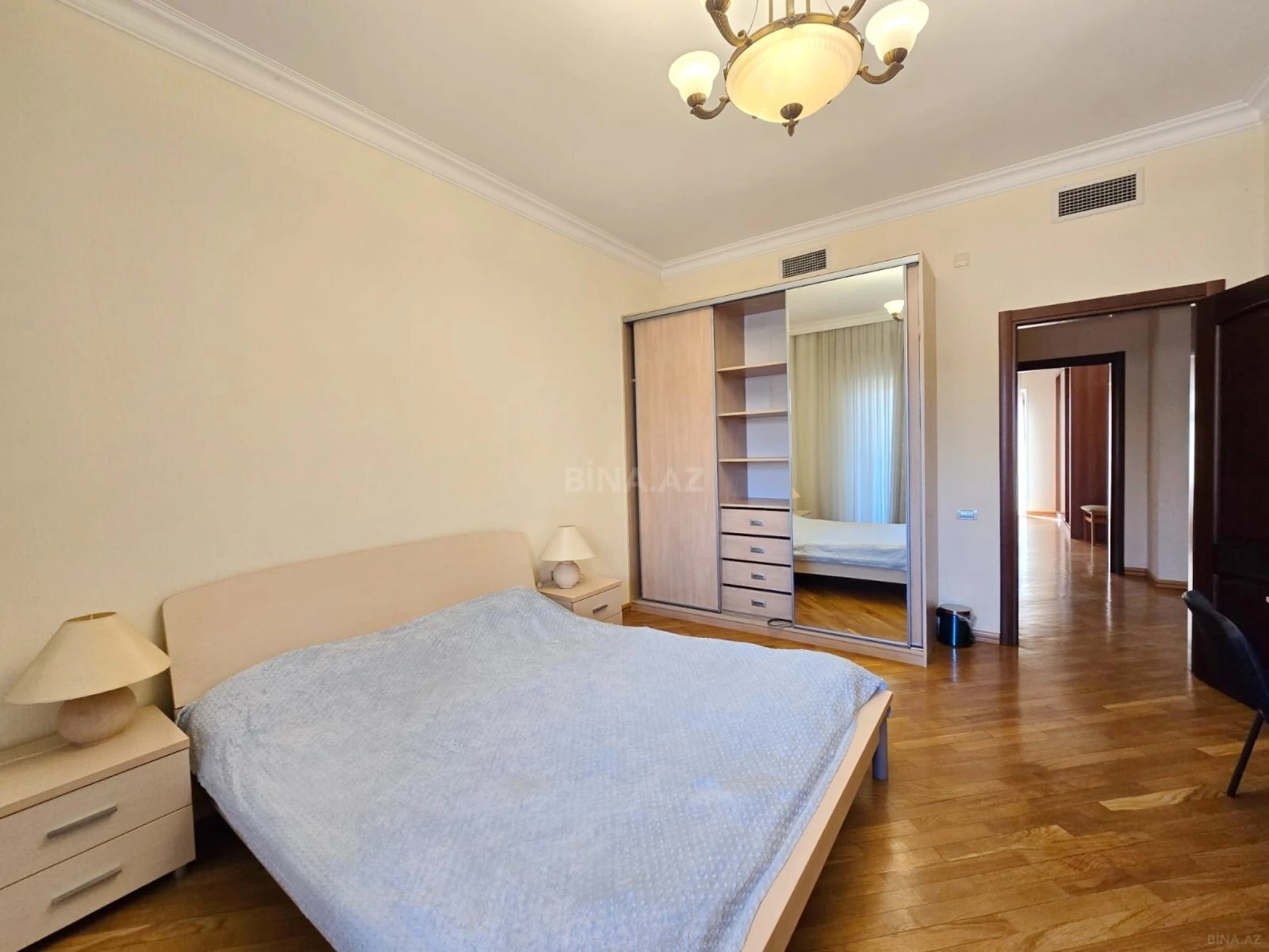 Kirayə verilir 3 otaqlı mənzil 150 m²