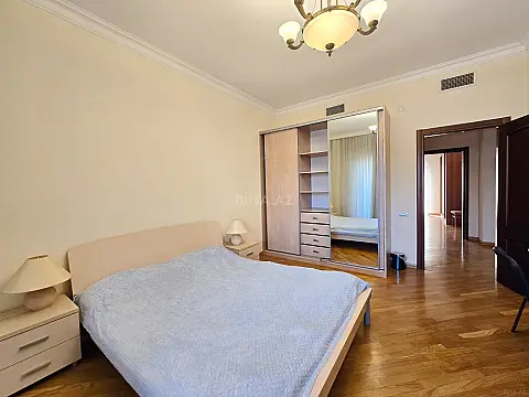 Kirayə verilir 3 otaqlı mənzil 150 m²
