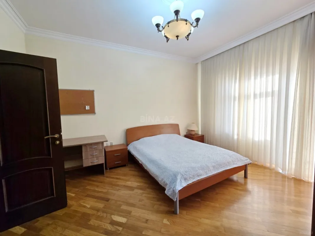 Kirayə verilir 3 otaqlı mənzil 150 m²