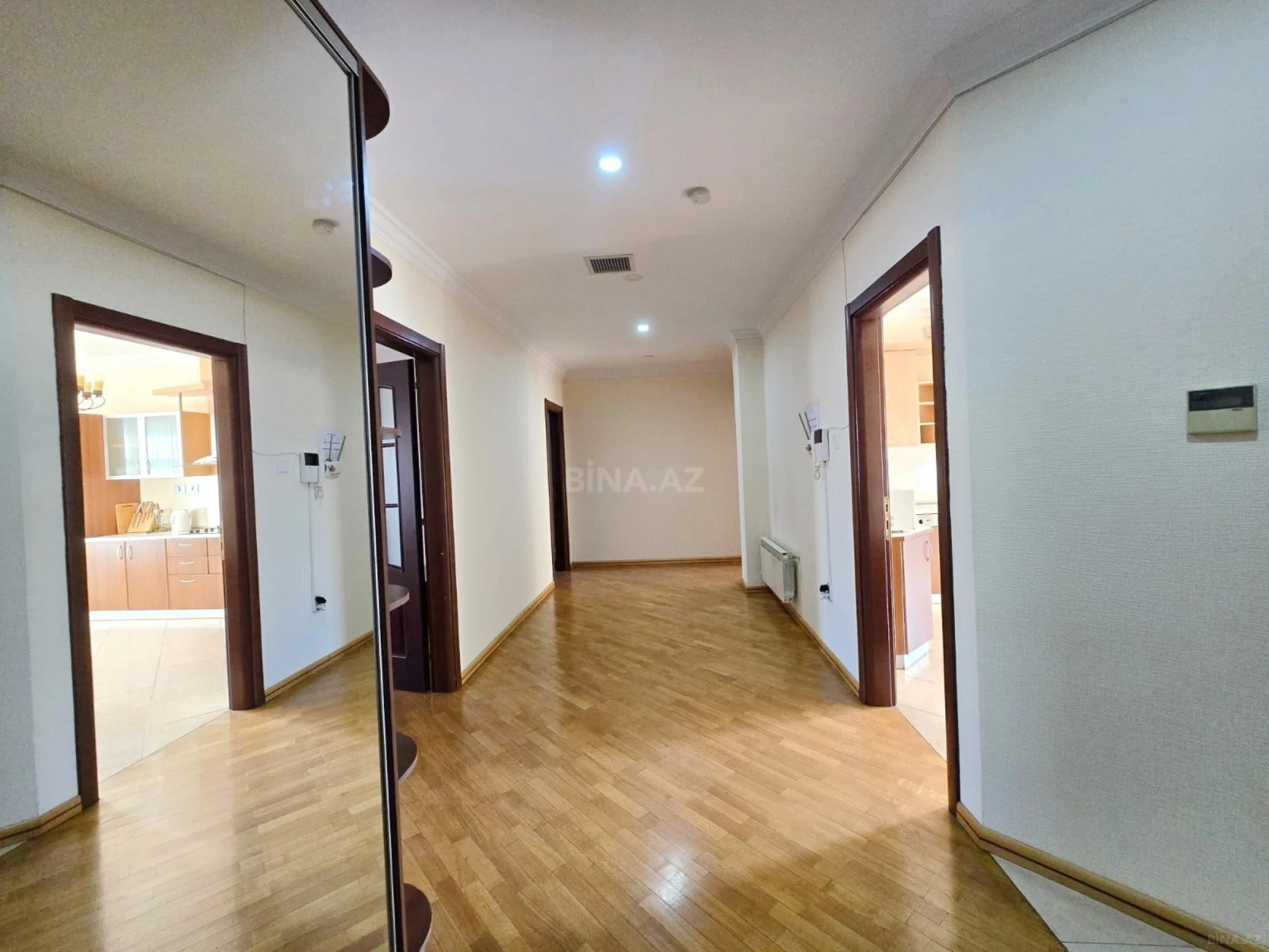 Kirayə verilir 3 otaqlı mənzil 150 m²
