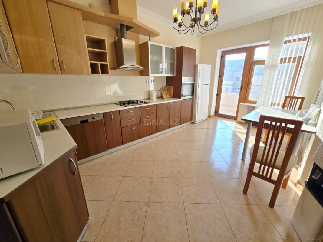 Kirayə verilir 3 otaqlı mənzil 150 m²