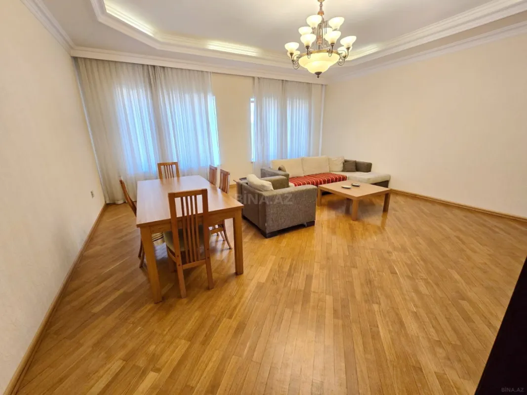 Kirayə verilir 3 otaqlı mənzil 150 m²