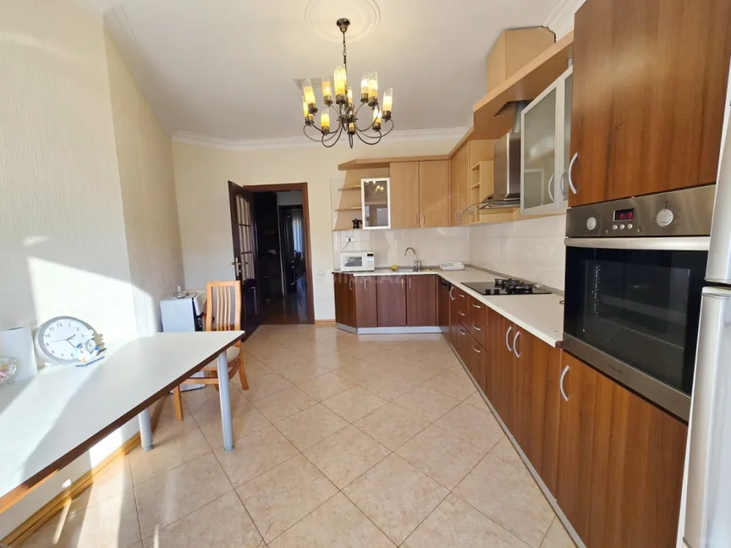 Kirayə verilir 3 otaqlı mənzil 150 m²