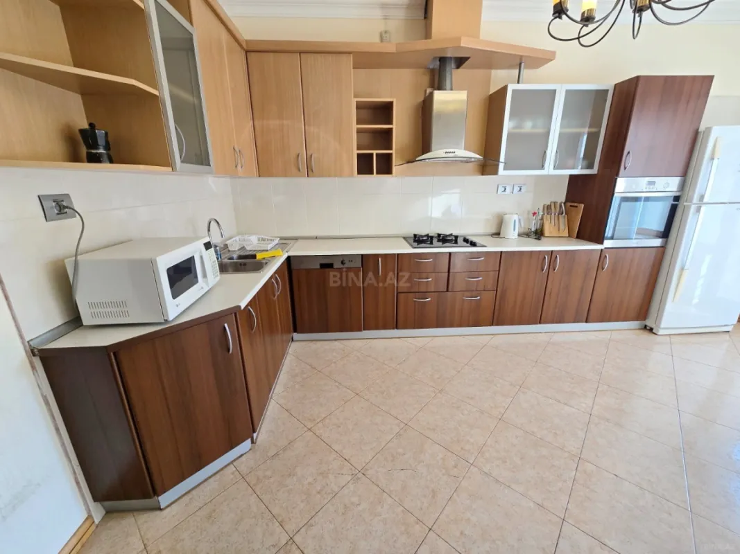 Kirayə verilir 3 otaqlı mənzil 150 m²