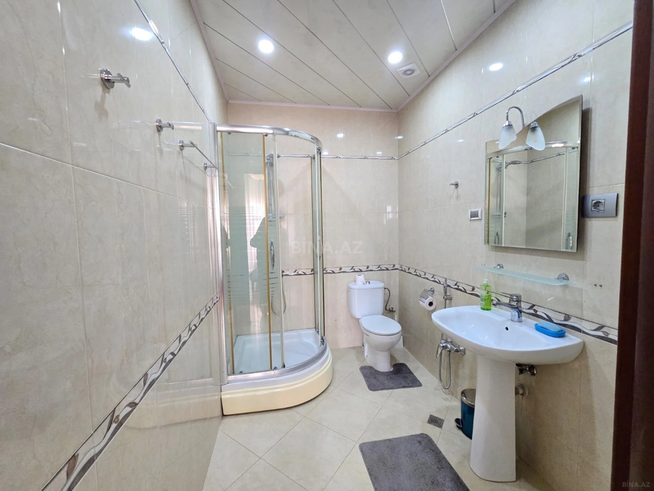 Kirayə verilir 3 otaqlı mənzil 150 m²