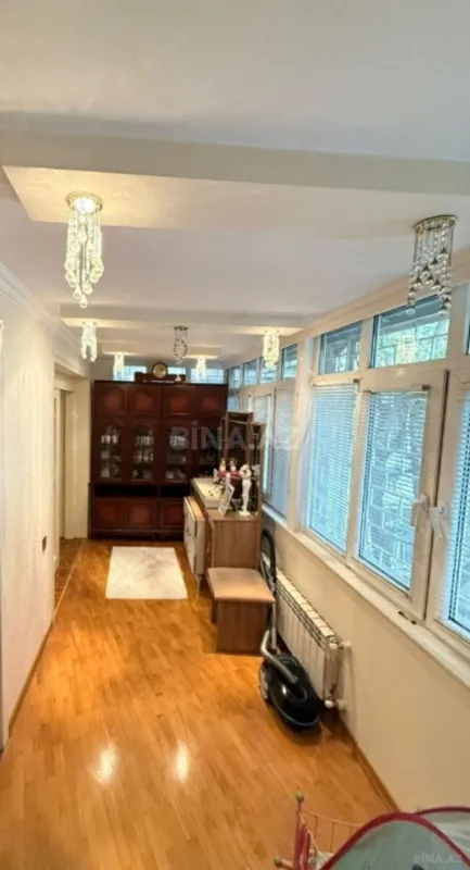 Satılır 6 otaqlı mənzil 170 m²