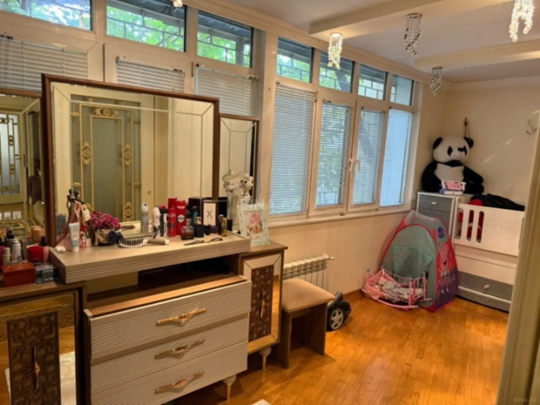 Satılır 6 otaqlı mənzil 170 m²